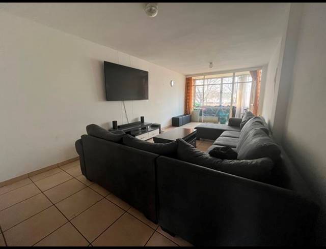 2 BEDROOM PROPERTY TO RENT IN FLORIDA LAKE